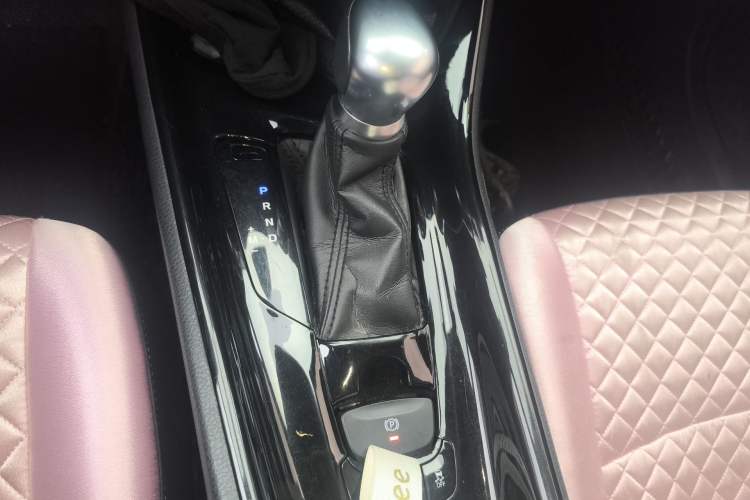 Used Toyota C-HR 2018 2.0L Leading with Sunroof China V Standard Gear Lever