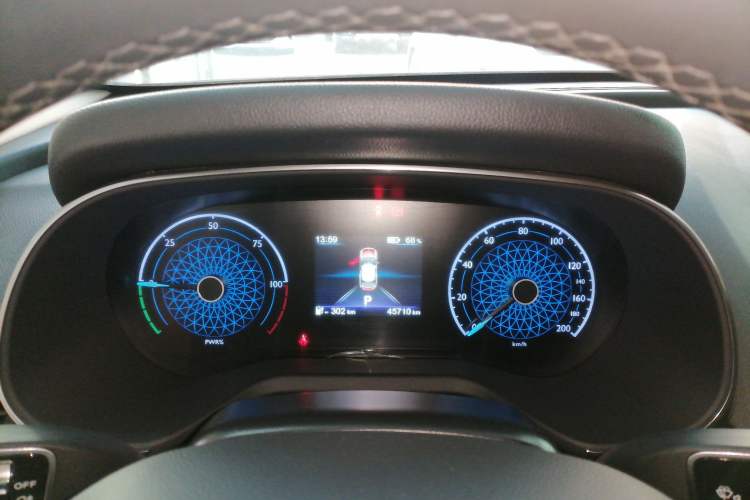 Used Hongqi E-QM5 2022 431 km Charge & Enjoy Edition