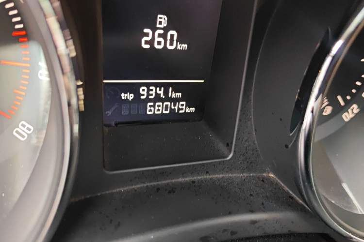 Used Skoda Superb 2013 1.4TSI DSG Sport Edition Odometer Close Up