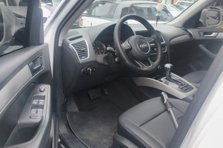 Used Audi Q5 2016 40 TFSI Trendy Edition Driver Seat