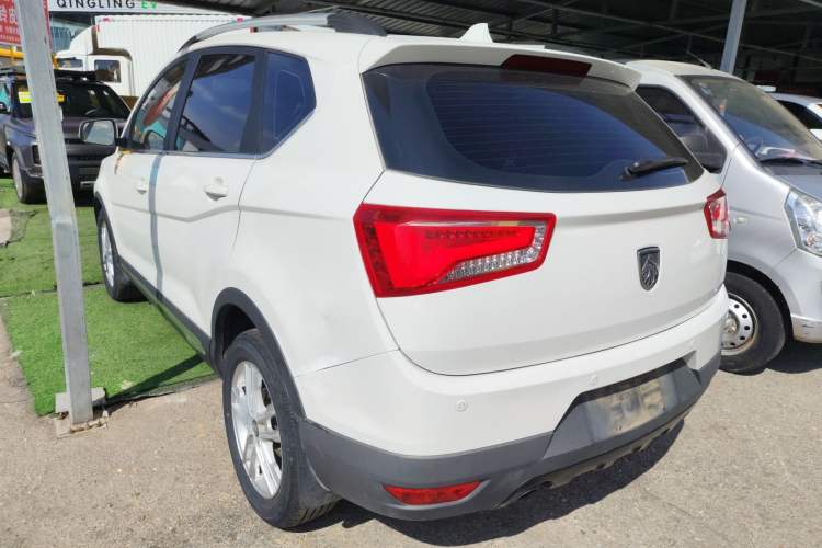 Used Baojun 560 2015 1.8L manual Comfort trim level Exterior 2