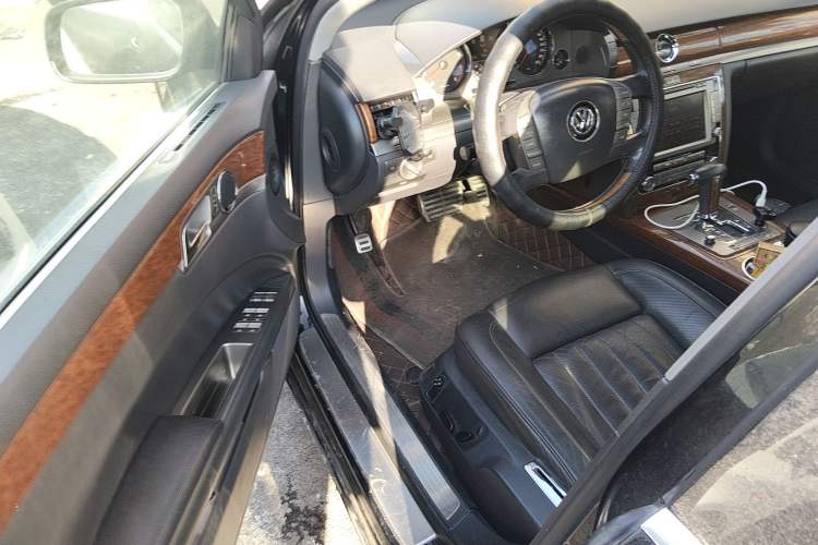 Used Volkswagen Phaeton 2012 3.6L Deluxe Custom Edition