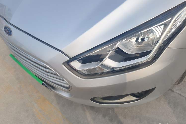 Used Ford Escort 2015 1.5L Automatic Fashion Model
