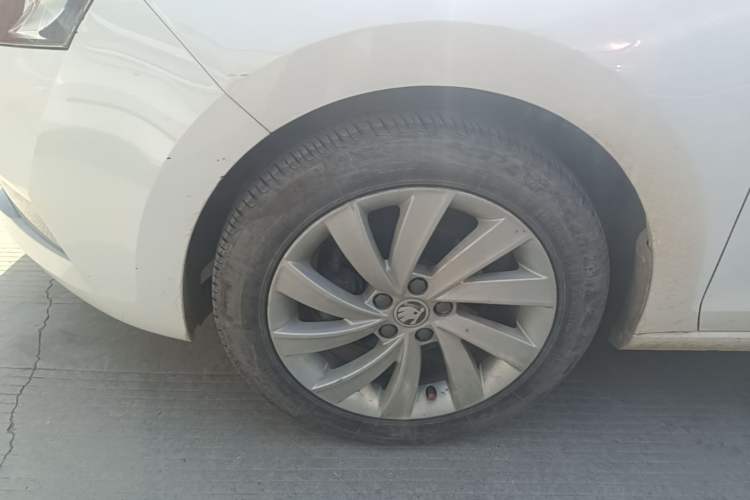 Used Skoda Rapid 2019 1.5L Automatic Comfort Edition China VI Standard Left Front Wheel Hub