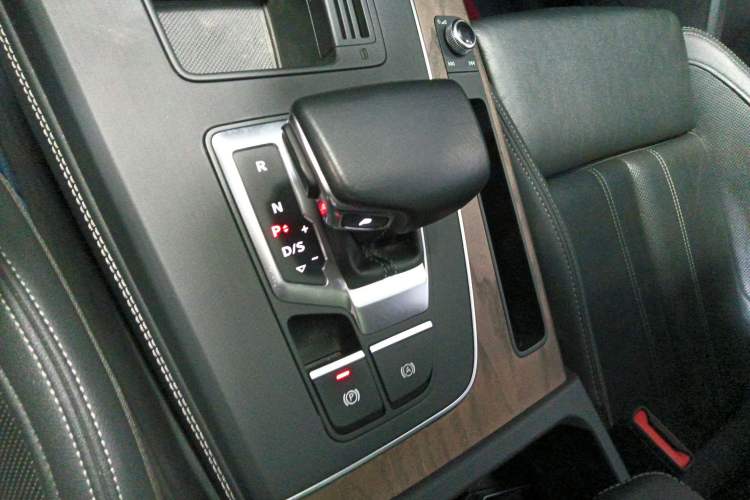 Used Audi Q5L 2022 40T Fashionable and Elegant Model
