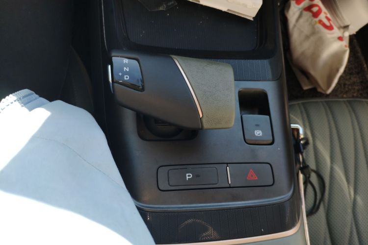 Used CHANGAN Eado DD 2023 Blue Whale NE 1.5T GDI DCT Navigation Model Gear Lever