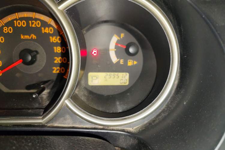 Used Nissan Livina 2010 JINRUI Edition 1.6L Automatic Standard Model Odometer Close Up