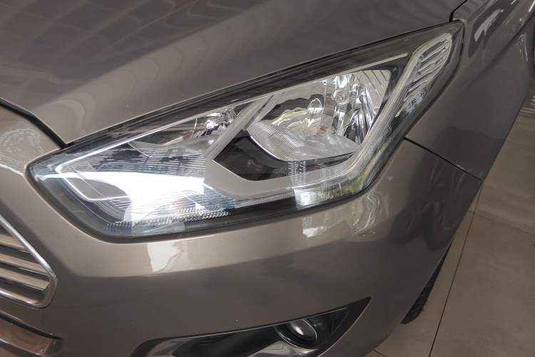 Used Ford Escort 2015 1.5L Automatic Fashion Model Left Front Headlight