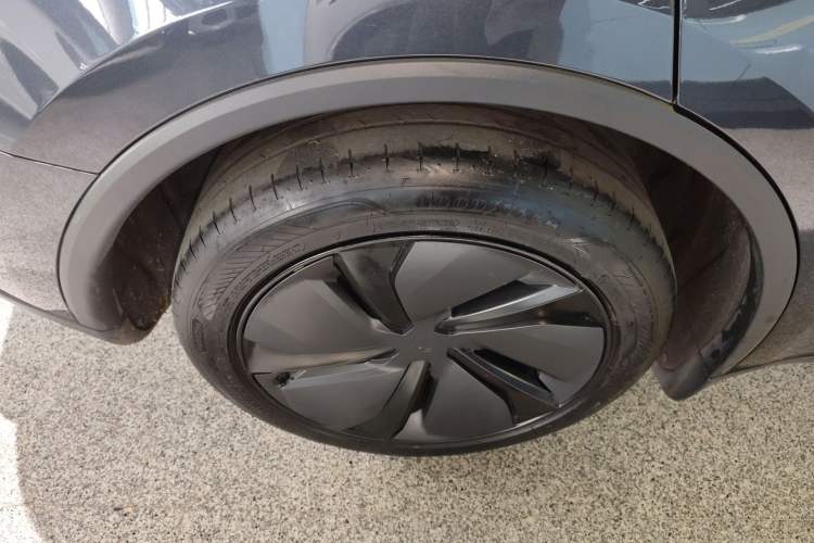 Used Tesla Model Y 2025 Rear-Wheel-Drive Version Exterior 5