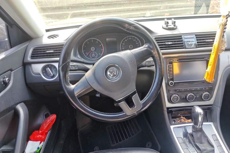 Used Volkswagen Passat 2014 1.8TSI DSG Prestige Navigation Edition Steering Wheel