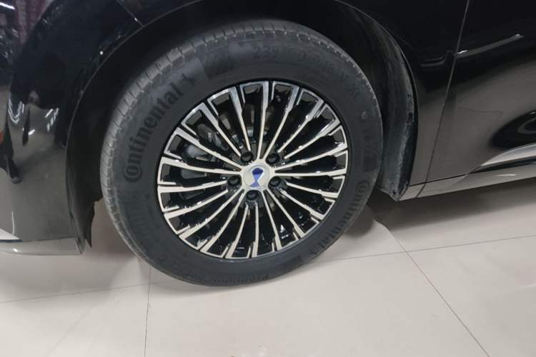 Used Denza D9 2022 DM-i 970 Four-Wheel Drive Prestige Model
