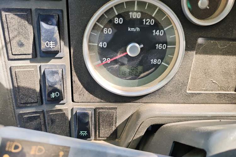 Used Iveco Daily 2012 2.5T-A35 Logistics Version 1 Mid-Roof
