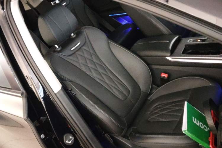 Used Hongqi HS7 PHEV 2024 2.0T PHEV Four-Wheel Drive Flagship Edition 6 Seats
