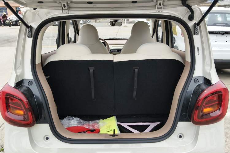 Used Wuling Hongguang MINIEV 2025 Four-Door Version Advanced Edition Trunk