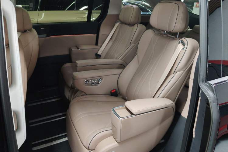 Used XPeng X9 2025 740 Ultra-Long Range Max
