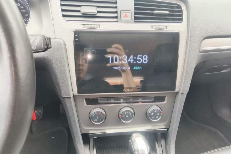 Used Volkswagen Golf 2016 180TSI Automatic Comfort Model Audio And AC Panel