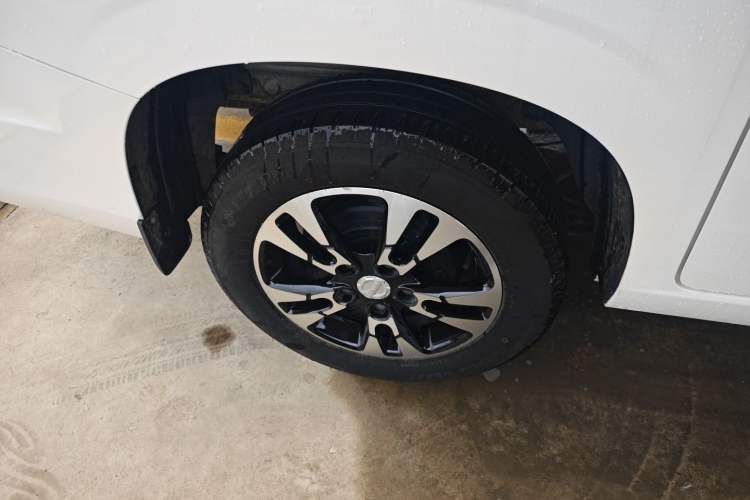 Used Dongfeng Fengon E380 2023 Standard Edition – Comfort Model 7 Seats
