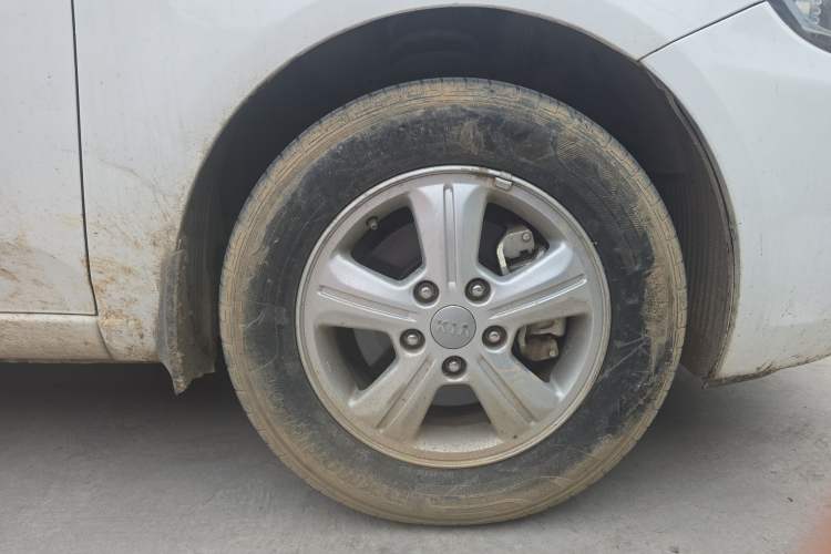 Used Kia Forte 2014 1.6L MT GL Right Front Wheel Hub