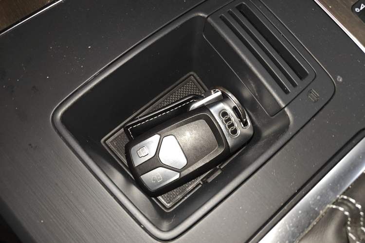 Used Audi Q5L 2023 40T Luxury Elegant Model Interior 1