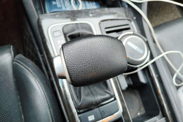 Used Kia K5 2016 2.0L Automatic GLS Gear Lever