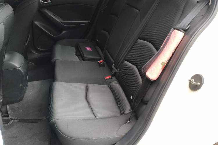 Used Mazda 3 Axela 2014 Sedan 1.5L Automatic Comfort Model