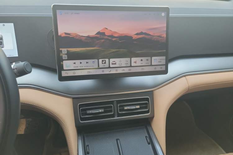 Used BYD Song L DM-i 2024 112 km Beyond Edition Audio And AC Panel