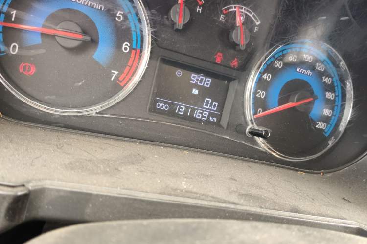 Used Dongfeng Fengon 370 2016 1.5L Manual Luxury Version SFG15-02 7 Seats Odometer Close Up