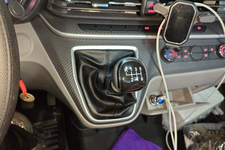 Used SAIC MAXUS Xintu V80 
