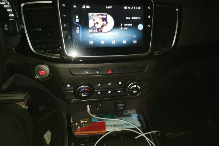 Used Isuzu D-MAX 2022 2.0T Two-Wheel Drive Automatic Gasoline LingShang Version JX4G20A6L
