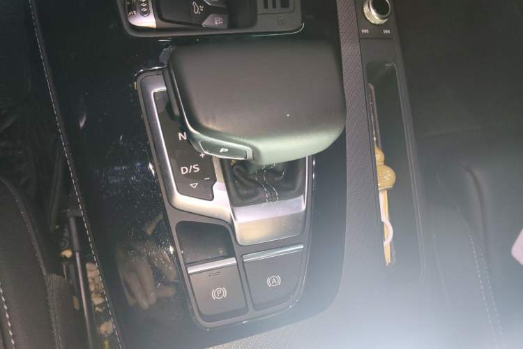 Used Audi Q5L 2023 40T Luxury Dynamic Model
