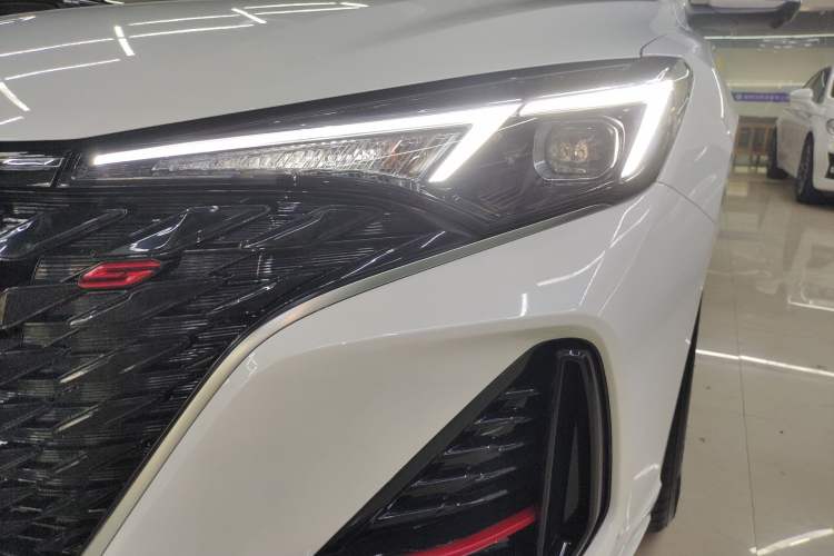 Used CHANGAN Eado 2025 PLUS 1.4T Dual-Clutch High-Energy Version Left Front Headlight