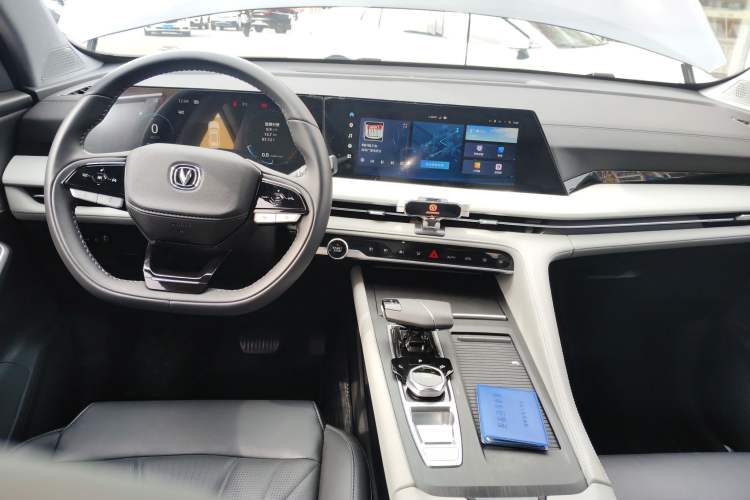 Used Changan CS75 PLUS 2024 3rd Generation Champion Edition 1.5T Intelligent Drive Dynamic Model
