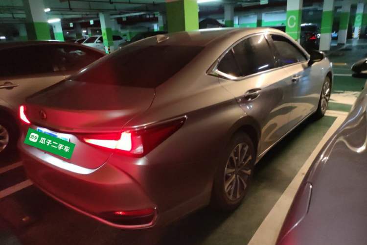 Used Lexus ES 2023 200 Excellence Edition Rear Right 45 Deg