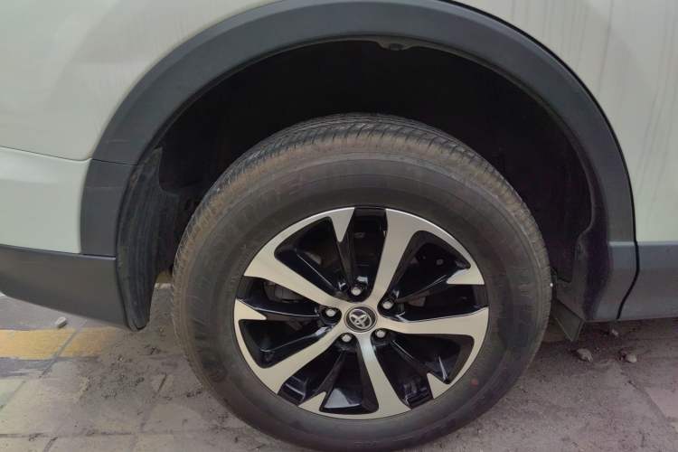 Used Toyota RAV4 2019 2.0L CVT Two-Wheel Drive Pioneer Edition China VI Standard Right Rear Wheel Hub