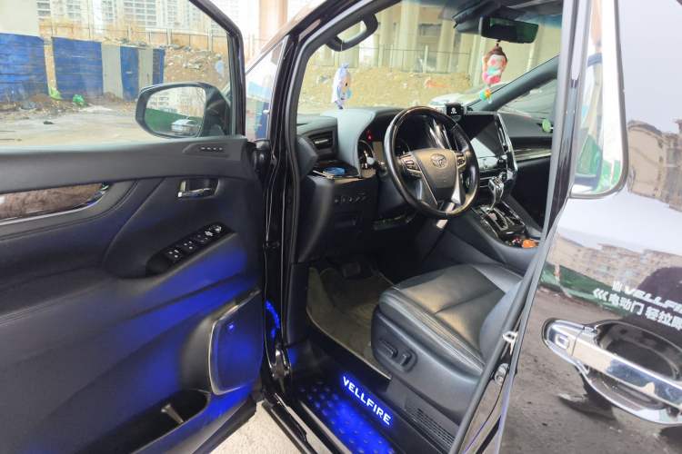 Used Toyota Vellfire 2019 Dual-Engine 2.5L HV Prestige Edition
