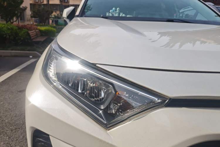 Used Toyota RAV4 2020 2.0L CVT Two-Wheel Drive Fashion Edition Right Front Headlight