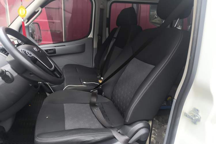 Used SAIC MAXUS Xintu V80 2021 2.0T Manual Classic Aoyuntong Short Wheelbase Mid-Roof 5/6-Seater