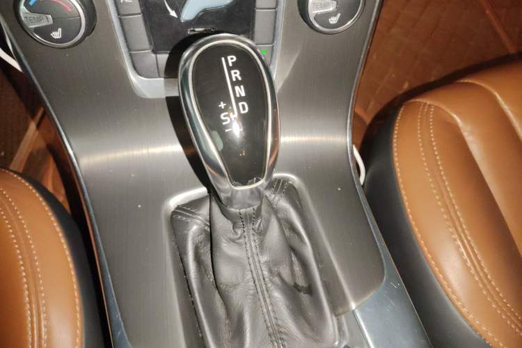 Used Volvo V60 2014 T5 Zhiyi Edition