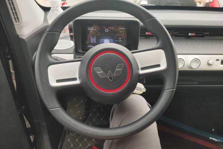 Used Wuling Hongguang MINIEV 2022 GAMEBOY 300km Enthusiast Model with Lithium Iron Phosphate Steering Wheel