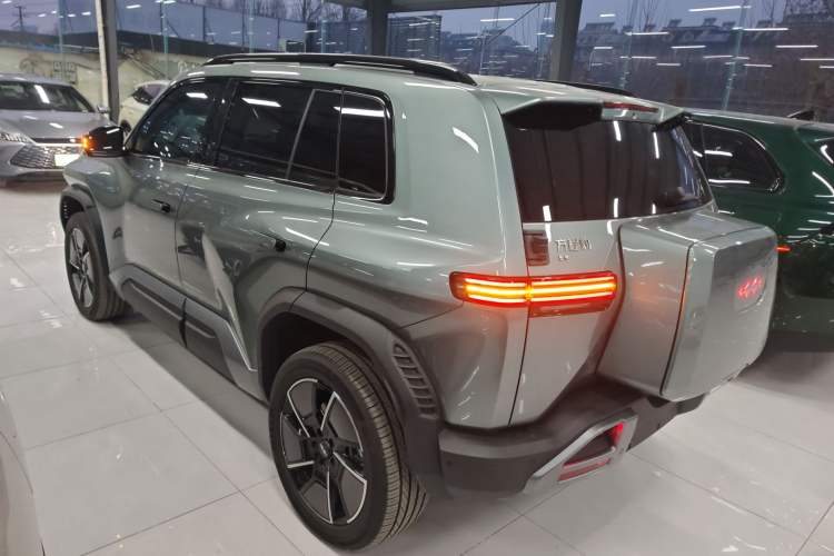 Used Formula Leopard Titanium 3 2025 501 km All-Wheel Drive Intelligent Driving Max Edition