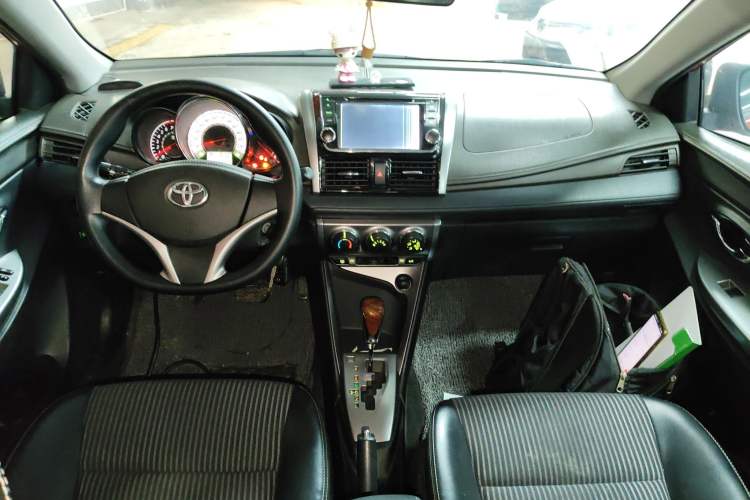 Used Toyota YARiS L Zhi Xuan 2015 1.5G Automatic Orange Limited Edition Center Console