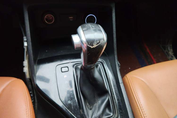 Used Baojun 730 2019 1.5T CVT Fashion Model 7 Seats China VI Emission Standard Gear Lever