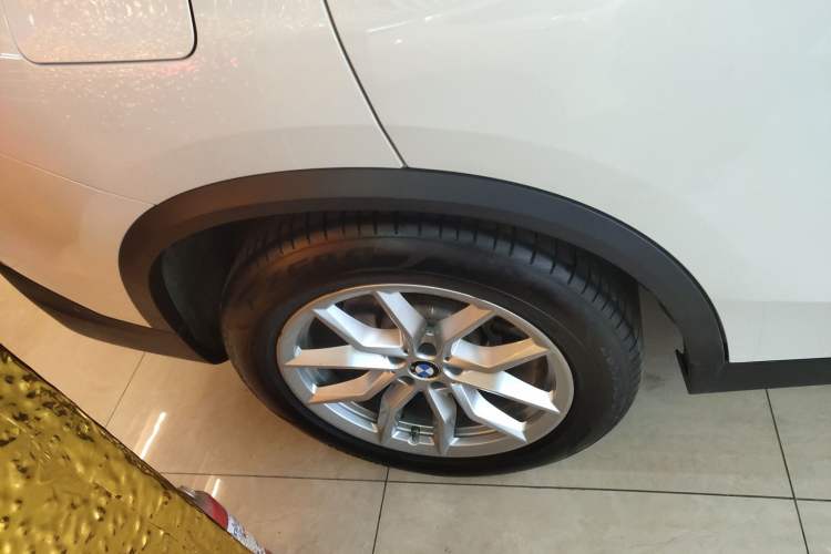 Used BMW X5 (Parallel Import) 2019 xDrive40i Standard 19-inch wheels U.S. specification