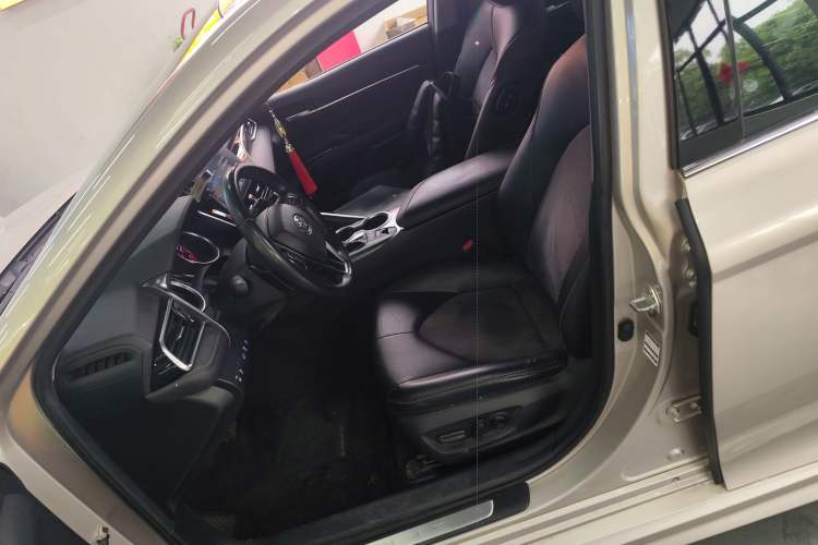 Used Toyota Camry 2021 2.0S FENGSHANG Edition
