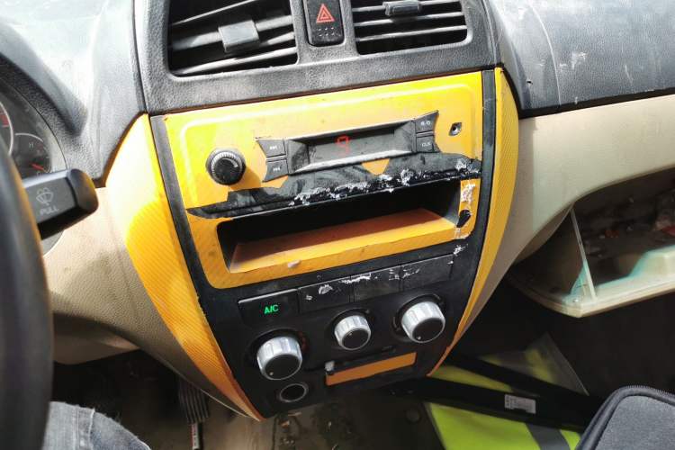 Used Dongfeng Xiaokang C35 2019 1.5L Base Version II Sedan China VI Emission Standard DK15 Audio And AC Panel