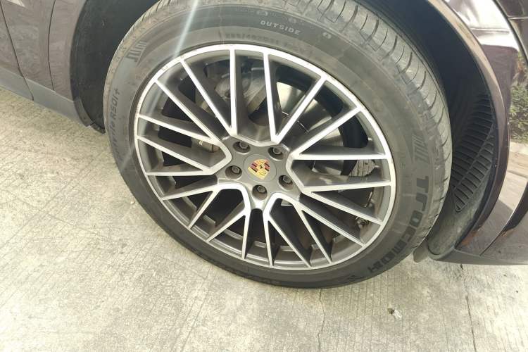 Used Porsche Cayenne 2019 Cayenne 3.0T Right Front Wheel Hub