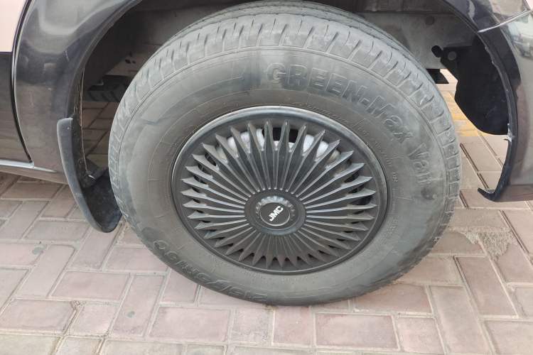 Used JMC Fushun 2023 2.0T Automatic Short-Wheelbase Low-Roof Commercial & Multi-Purpose Passenger Vehicle 6-Seater with Dual-Opening Tailgate Exterior 7