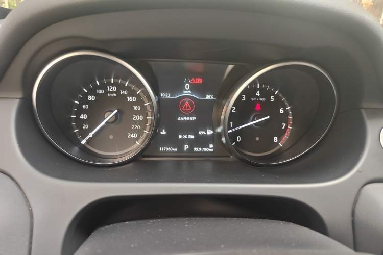 Used Land Rover Discovery Sport 2019 240 PS SE Version China VI Standard Instrument Cluster