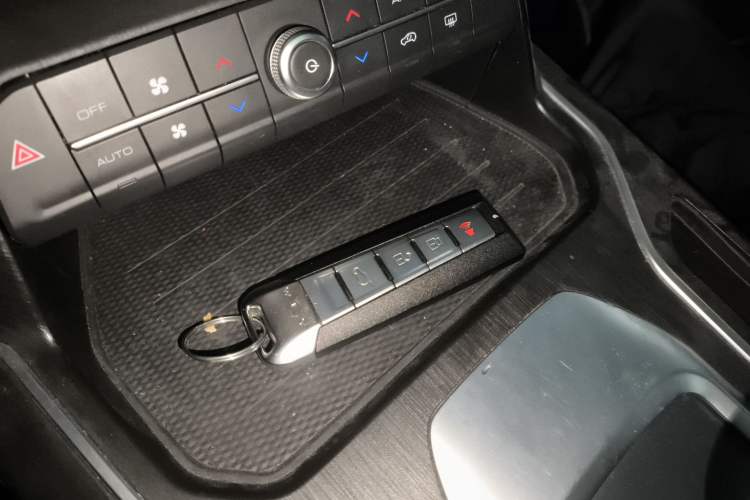 Used Wey VV6 2021 2.0T Two-Wheel Drive Smart Protection+