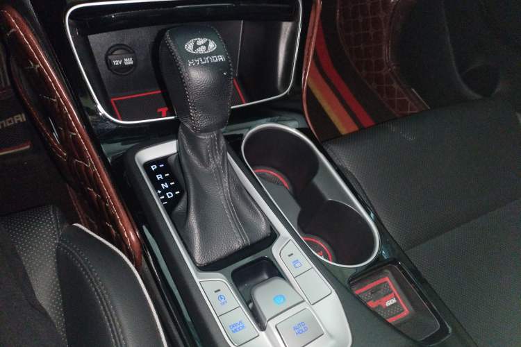 Used Hyundai Tucson 2020 280TGDi Two-Wheel-Drive GLS Smart Connectivity Version China VI Standard Gear Lever